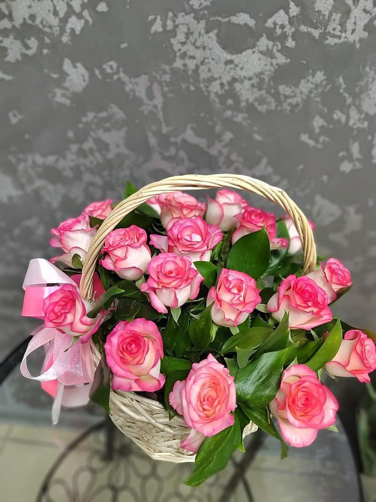Цветочная композиция из Розы в корзине в Кумылженской
