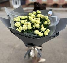 Букет Белые кустовые розы Солинеро в Кумылженской
