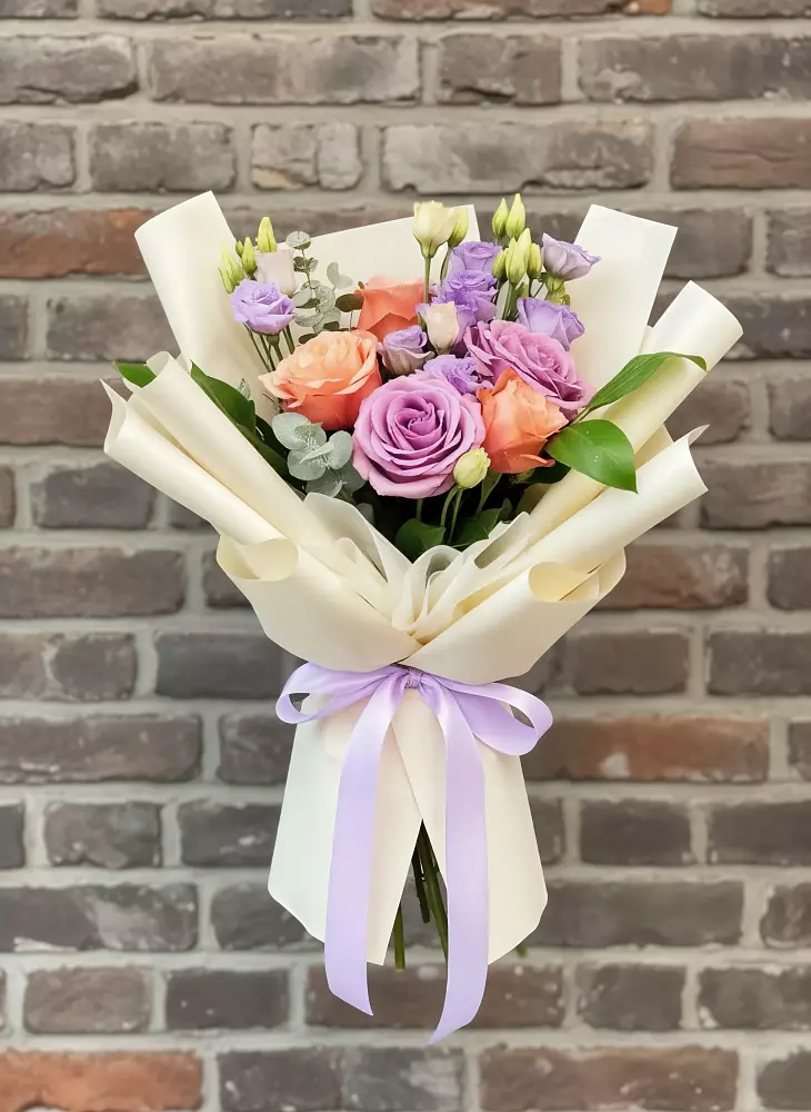 Букет цветов из: Лизиантусы и Розы в Кумылженской