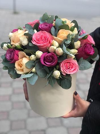 Цветочная композиция из Розы в шляпной коробке в Кумылженской