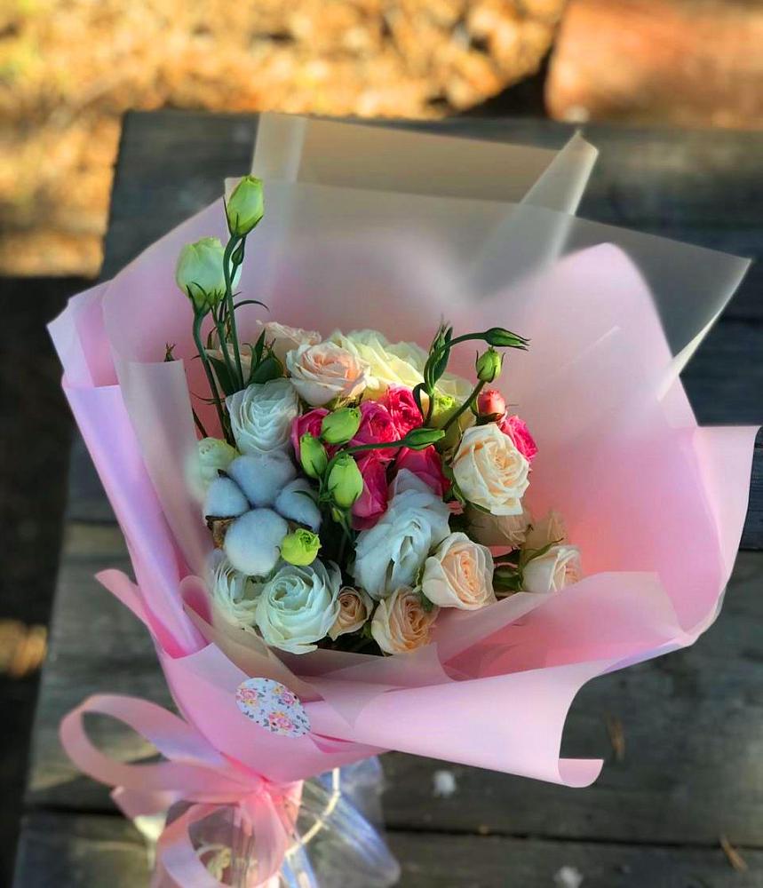 Букет цветов из: Розы и Лизиантусы в Кумылженской