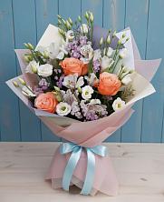 Букет цветов из:  Лизиантусы, Розы, Альстромерии и Гипсофила в Кумылженской