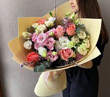 Букет цветов из:  Розы, Лизиантусы и Гвоздики в Кумылженской