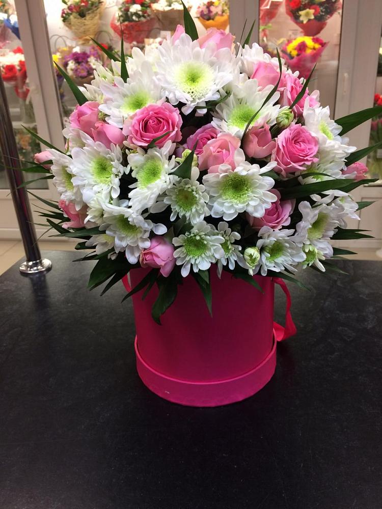 Цветочная композиция из Розы и Хризантемы в шляпной коробке в Кумылженской