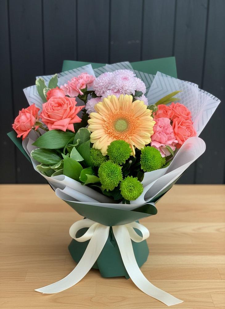 Букет цветов из: Гвоздики, Розы, Герберы и Хризантемы в Кумылженской