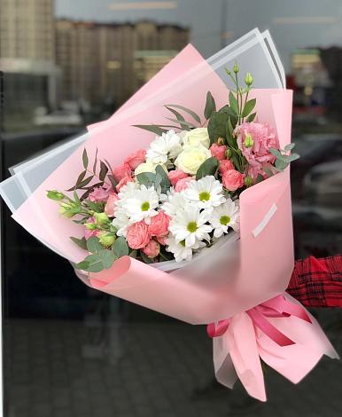 Букет цветов из: Розы, Лизиантусы и Хризантемы в Кумылженской