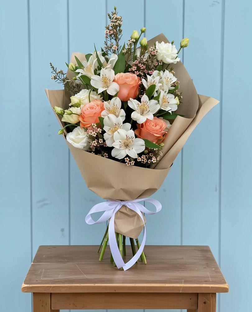 Букет цветов из: Альстромерии, Лизиантусы, Розы и Хризантемы в Кумылженской