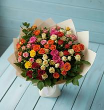 Букет Микс из разноцветных кустовых роз в Кумылженской